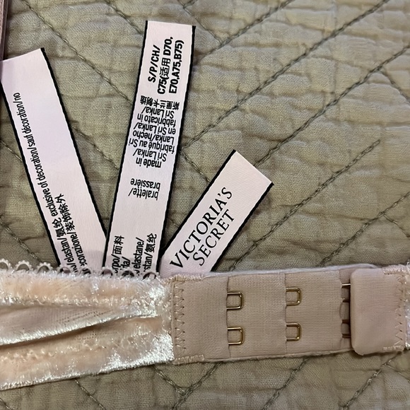 Victoria’s Secret Small Velour Bra - Picture 3 of 4